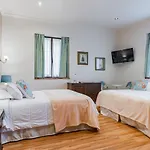 Hotel & Maria Manuela Onís