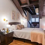 Hotel & Maria Manuela