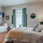 Hotel & Maria Manuela Onís