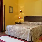 Hotel & Maria Manuela