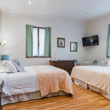 Hotel & Maria Manuela Onis