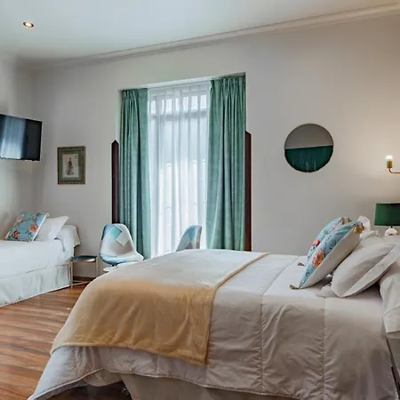 Hotel & Maria Manuela Onís