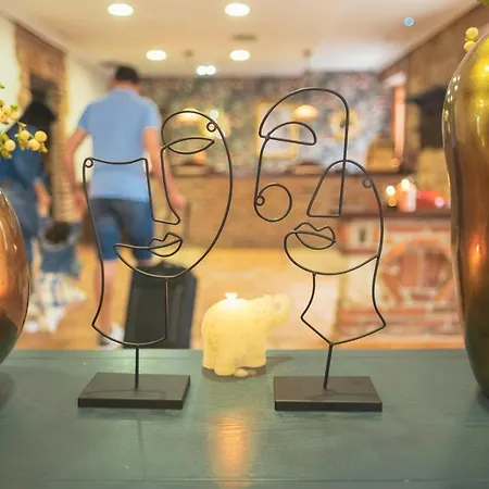 Hotel & Maria Manuela