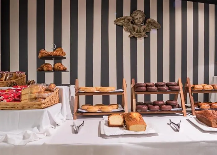 Hotel & Maria Manuela