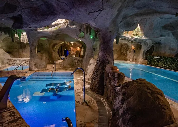 Hotel & Maria Manuela