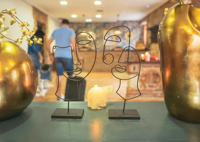 Hotel & Maria Manuela