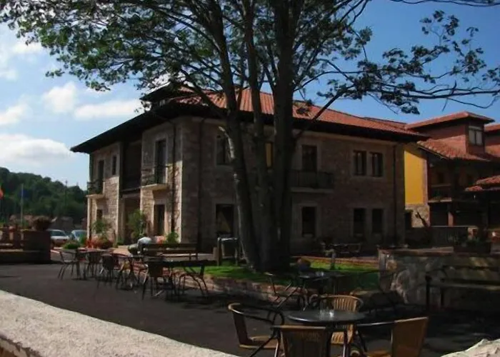 Hotel & Maria Manuela Onís