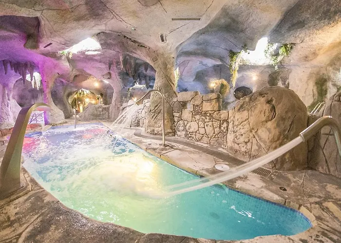 Hotel & Maria Manuela Onís